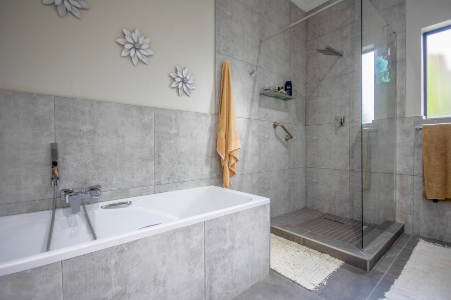 3 Bedroom Property for Sale in WestLake Country Safari Estate North West